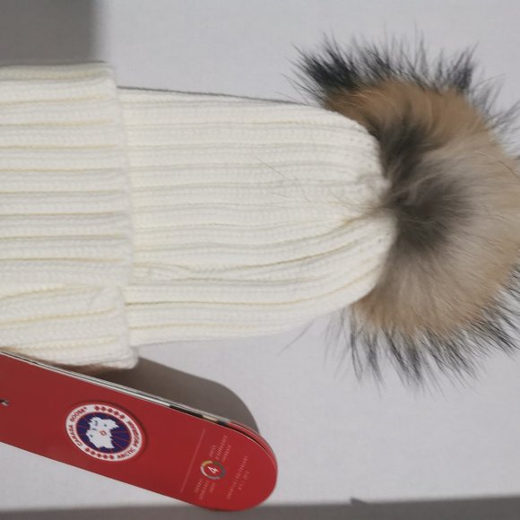 Unisex canada goose beanie in White